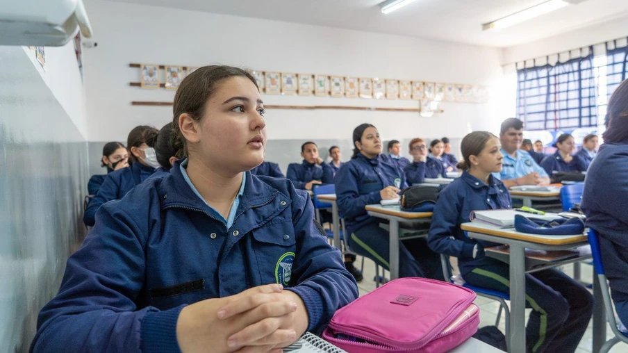 81% a favor: Pesquisa aponta amplo apoio à expansão de escolas cívico-militares no Paraná