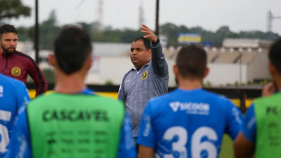 FC Cascavel apresenta elenco