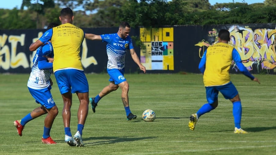 Em clima de aniversário, FC Cascavel estreia time renovado