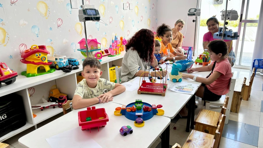 HUOP: Família realiza doações de cadeiras para setor de recreação infantil do hospital