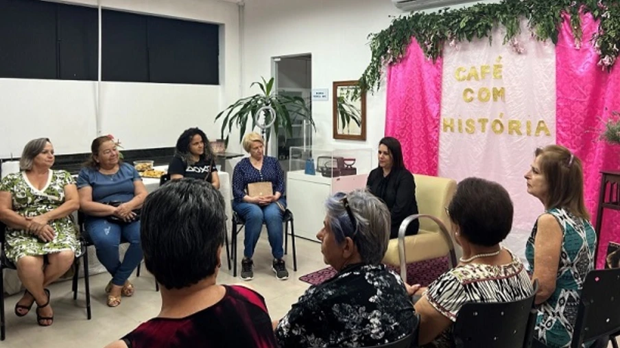 "Café com Histórias": Pioneiras de Cascavel celebram o Dia Internacional da Mulher