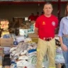 Vice-presidente da AEAC, Engenheira Civil Bruna Anible, durante a entrega dos alimentos ao Corpo de Bombeiros: ajuda aos desabrigados do RS