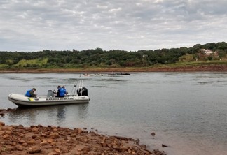 Ocupante da embarcação que afundou no Rio Paraná diz que barco causador do acidente era da Marinha