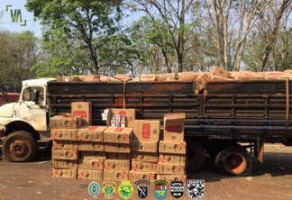 Polícia apreende carga milionária de cigarros durante ação em Guaíra