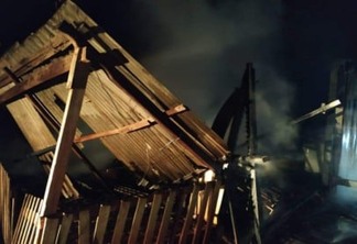 Casa é destruída em incêndio em São Miguel do Iguaçu