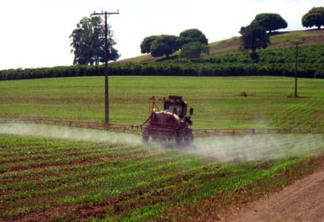Novo decreto do governo federal sobre agrotóxicos exige capacitação para os aplicadores