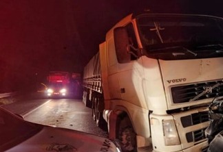 Policial militar e estudante morrem depois de carro ser prensado entre 2 caminhões na BR-376, em Ponta Grossa