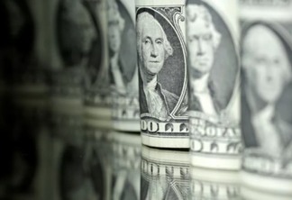 Dólar segue em alta e bate R$ 4,85