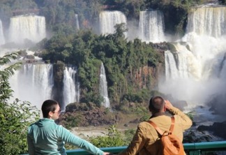 Sequência de feriados prolongados impulsiona turismo de Foz do Iguaçu