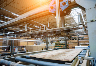 Micro e pequenas indústrias do setor madeireiro podem participar da nova categoria da Plataforma de Inovação para a Indústria
Foto: AdobeStock
woodworking machine. Industrial background