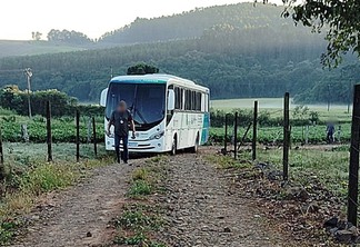 Ônibus da Assiscop é rendido por bandidos armados na BR-277 em Irati