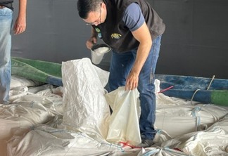 Montante que estava armazenado em duas carretas equivale a cerca de 10.400 pacotes de 5kg de farinha de trigo. Foto Delegacia Sindical dos Affas no Paraná