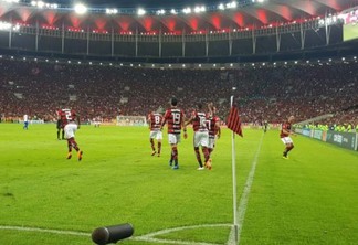 Flamengo estreia em casa com Maracanã lotado