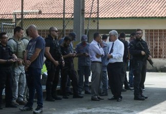 Policiais são vistos na escola Raul Brasil após um tiroteio em Suzano em São Paulo/ Foto: REUTERS/Amanda Perobelli 