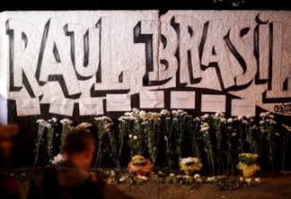 Homenagens às vítimas do tiroteio na escola Raul Brasil, em Suzano, São Paulo./ Reuters/Ueslei Marcelino/Direitos Reservados