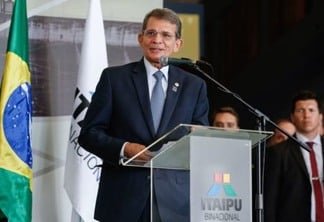 Novo diretor-geral brasileiro da Itaipu Binacional, General Joaquim Silva e Luna, discursa durante cerimônia de posse.