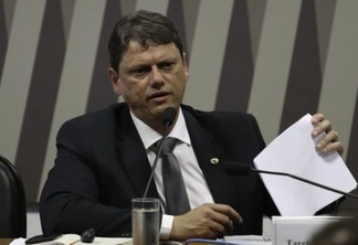 O ministro da Infraestrutura, Tarcísio Gomes de Freitas, participa de audiência pública na Comissão de Infraestrutura (CI) do Senado.