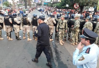 Policiais dizem que, se forças armadas assumirem segurança, vai voltar a ditadura no Paraguai- 
Foto: VANGUARDIA
