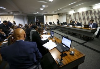Brasília: Sessão da Comissão de Constituição e Justiça do Senado para votação do relatório da Reforma da Previdência.  (Foto: Marcelo Camargo/Agência Brasil)