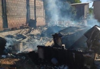 Residências são consumidas pelo fogo em Francisco Beltrão; criança dormia em uma das casas