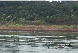 Marinha e Corpo de Bombeiros buscam por paraguaios desaparecidos no Rio Paraná