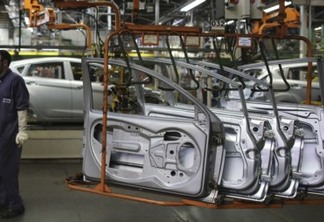 Produção industrial fecha 2020 com queda de 4,5%, diz IBGE