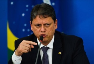 O ministro da Infraestrutura, Tarcísio Gomes de Freitas , durante a coletiva de imprensa no Palácio do Planalto, sobre as ações de enfrentamento no combate ao coronavírus