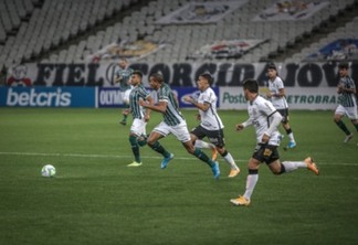 Corinthians bate o Coritiba em jogo cheio de alternativas