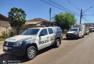 Casal é encontrado morto a facadas dentro de casa; filho está desaparecido no Paraná