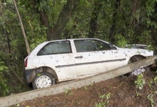 Mulher fica presa em veículo por quase sete horas após bater carro em rodovia no Paraná