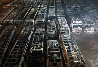 Incêndio em garagem destrói 52 ônibus em Londrina; empresa suspeita de ato criminoso