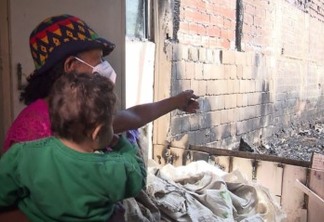 Idosa entra em casa tomada por incêndio e salva bisneto de 11 meses que dormia no local, na região de Curitiba