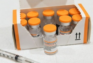 Paraná recebe primeiro lote com 65,5 mil vacinas contra a Covid-19 para crianças de 5 a 11 anos