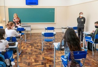 Escolas estaduais do Paraná não farão exigência de comprovante de vacina contra Covid, diz Secretaria de Educação