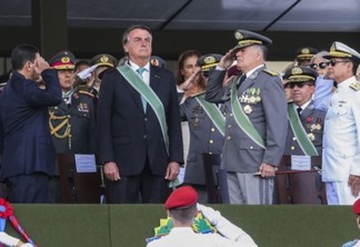 O presidente da República, Jair Bolsonaro participa da cerimônia comemorativa do Dia do Exército, no Quartel-General do Exército, no Setor Militar Urbano, em Brasília