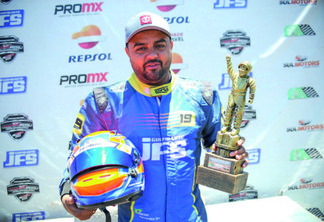 Marcos Fernandes foi o melhor cascavelense no sul-Brasileiro de Kart, com o terceiro lugar na categoria F-4 Sênior
Crédito: Tiago Guedes
