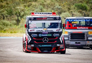 Edivan Monteiro trabalha para colocar seu Mercedes-Benz na zona de pontuação da Fórmula Truck em Guaporé