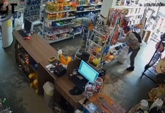 Imagens mostram homem furtando objetos em loja de materiais de construção