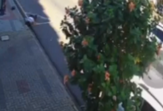 VÍDEO: Mulher morre após ser atropelada por veículo em Pato Branco; câmeras flagraram o acidente