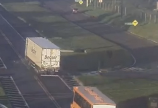 Câmera registra acidente entre carro e caminhão na BR-277 em Cascavel