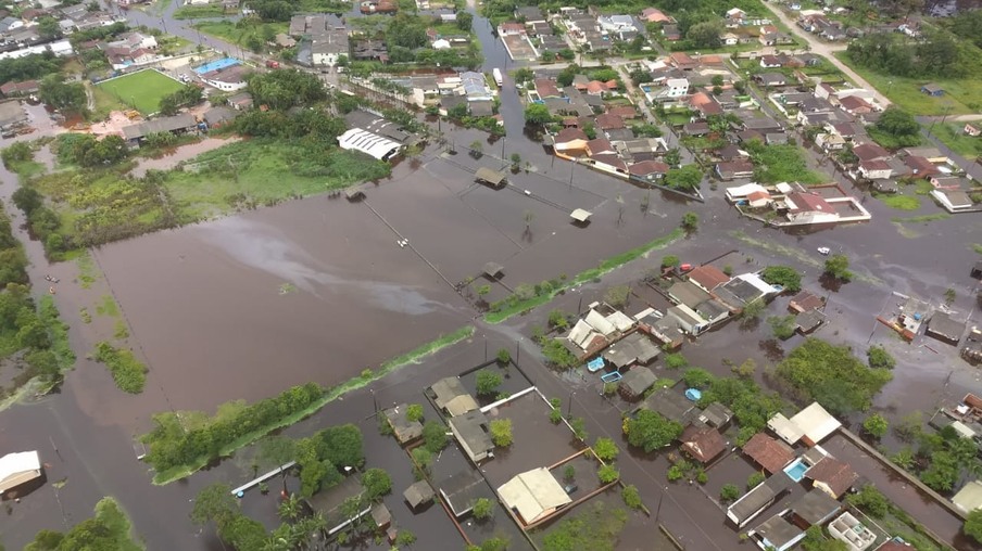 Chuva forte deixa famílias desalojadas em Guaratuba