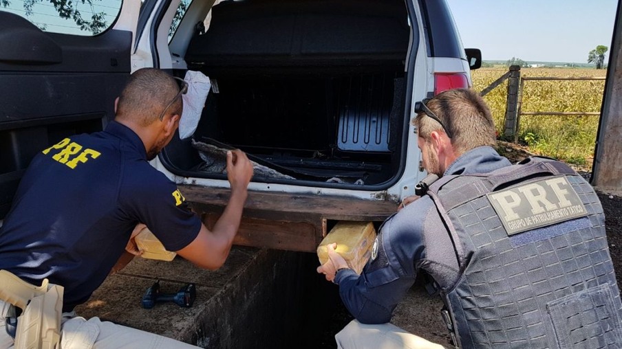 Polícia apreende cocaína em compartimento oculto de veículo