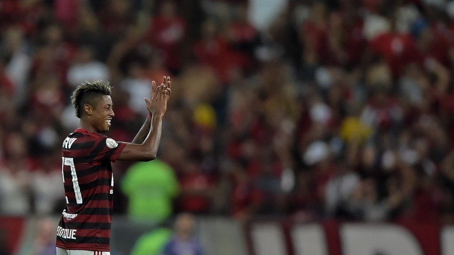 Flamengo enfrenta Emelec disposto a golear no Maraca