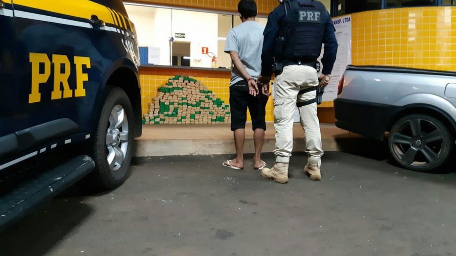 PRF prende homem com 205 quilos de maconha em Terra Roxa (PR)