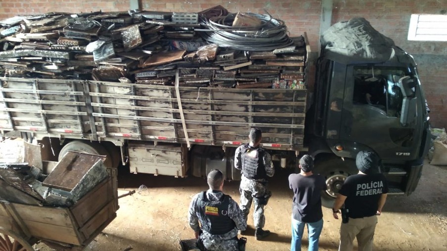 Polícia Federal e Força Nacional apreendem cerca de 10 ton de sucata contrabandeadas da Argentina