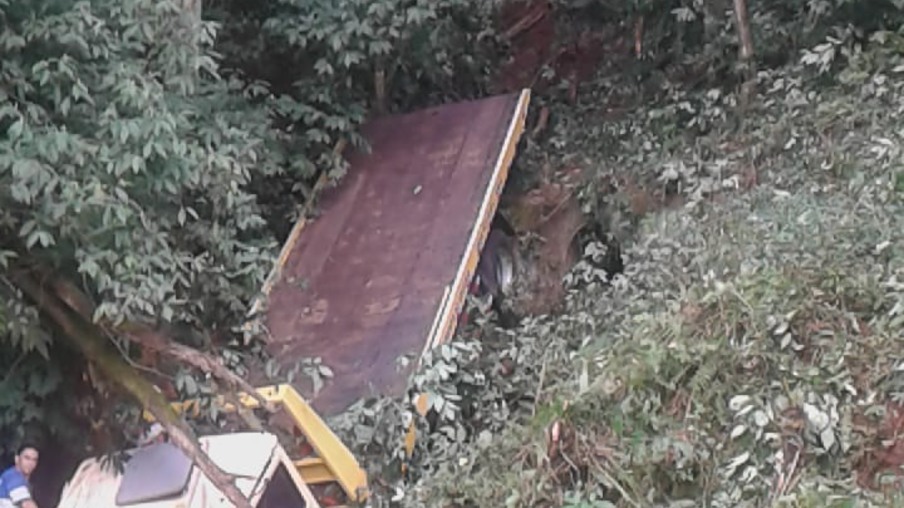 Homem morre após queda de veículos em ribanceira em Corbélia