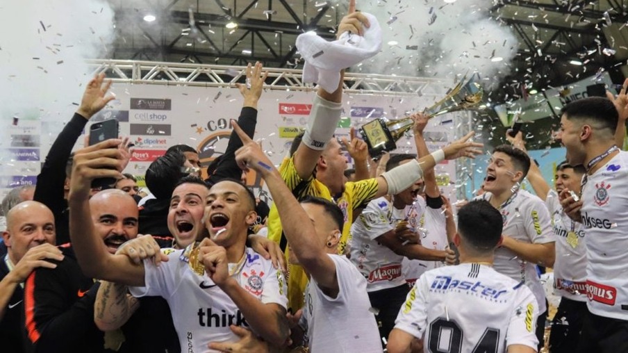 Corinthians goleia o Carlos Barbosa e conquista a Copa do Mundo do Futsal