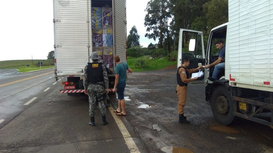 Polícia apreende mercadorias durante operação na fronteira com a Argentina
