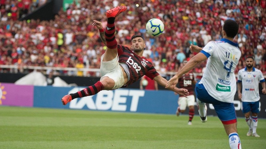 Flamengo vence o Fortaleza e sobe para a vice-liderança do Brasileirão