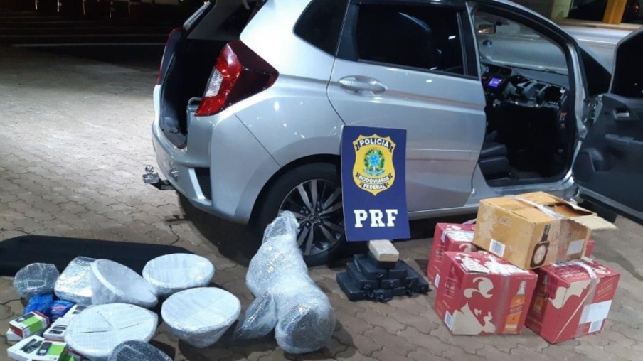 PRF encontra 11,8 quilos de crack em painel de carro em Cascavel